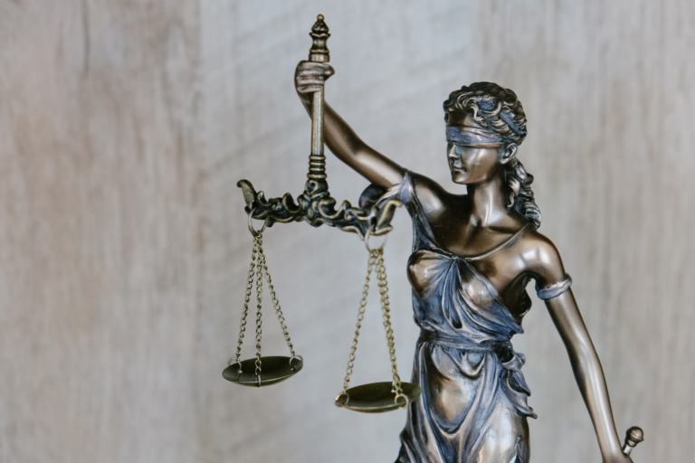 Myths And Truths About Hiring a Lawyer